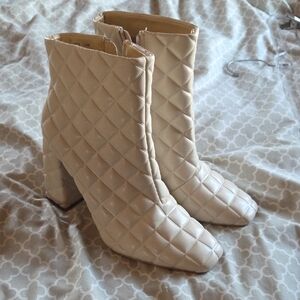 Cream Cape Robbin boots